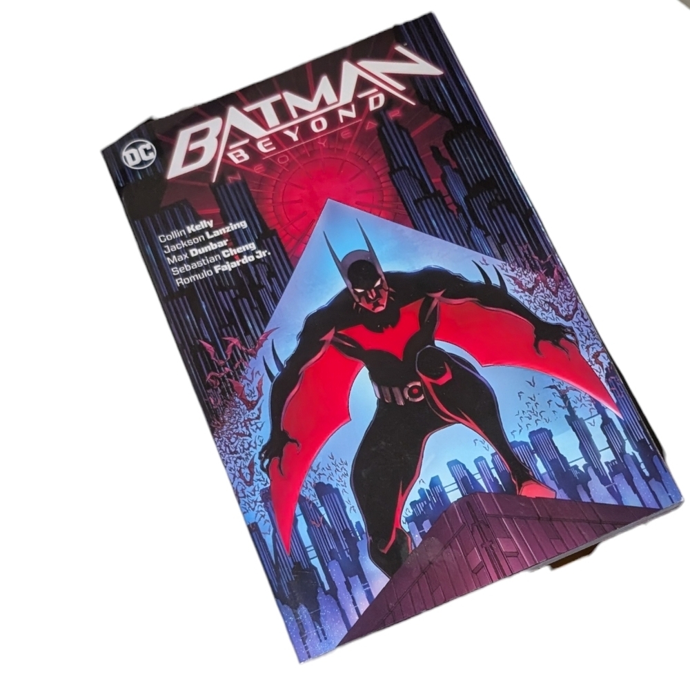 DC Comics • Batman Beyond: Neo Year • Graphic Comic • New
